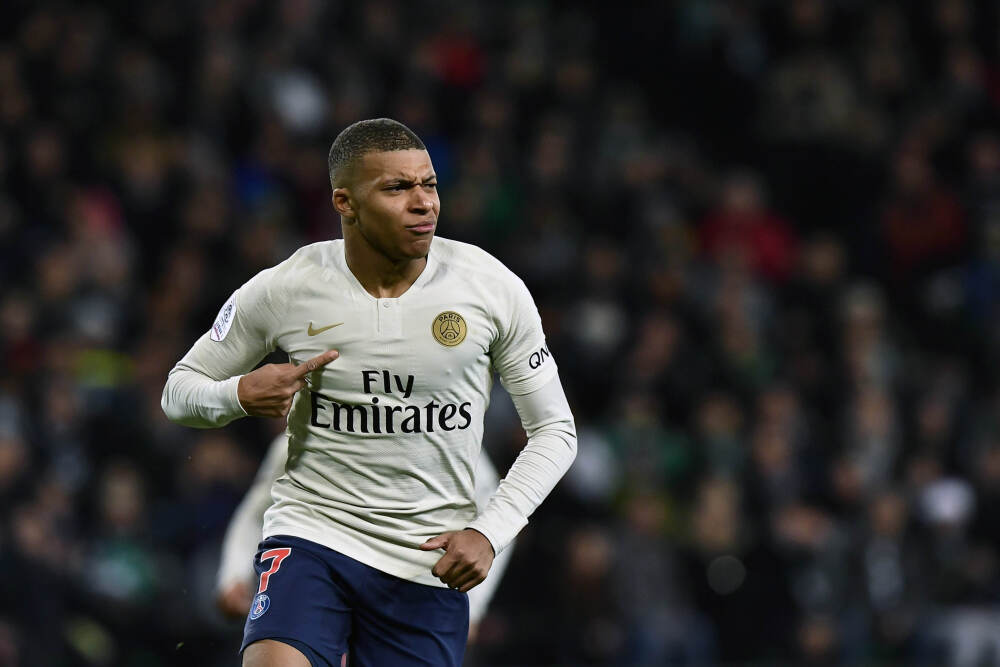 新型“大口径火箭弹”震撼亮相！中国军事强硬布局引发全球关注